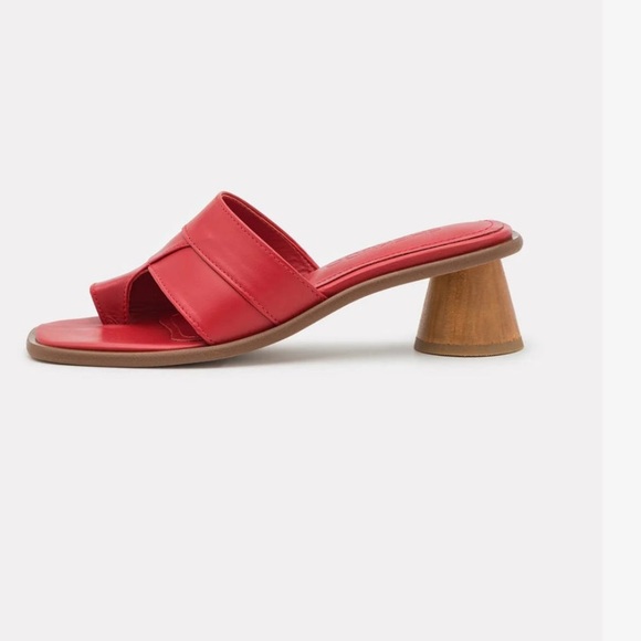 SHEKUDO
Alesandra patch mule gently used US 10
$360
Color
Red - Picture 3 of 17
